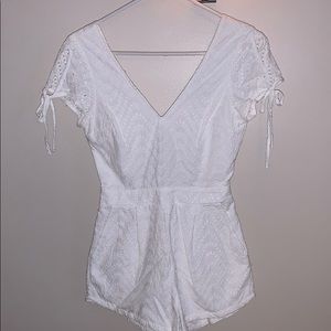 Open back white romper - Express